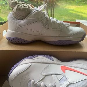 Women’s Nike court lite 2